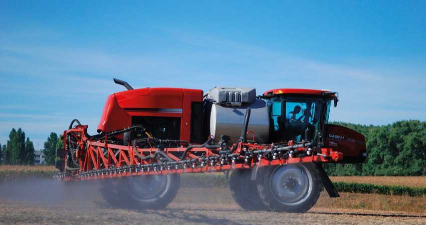 Illustration Trecker mit Spritzanlage